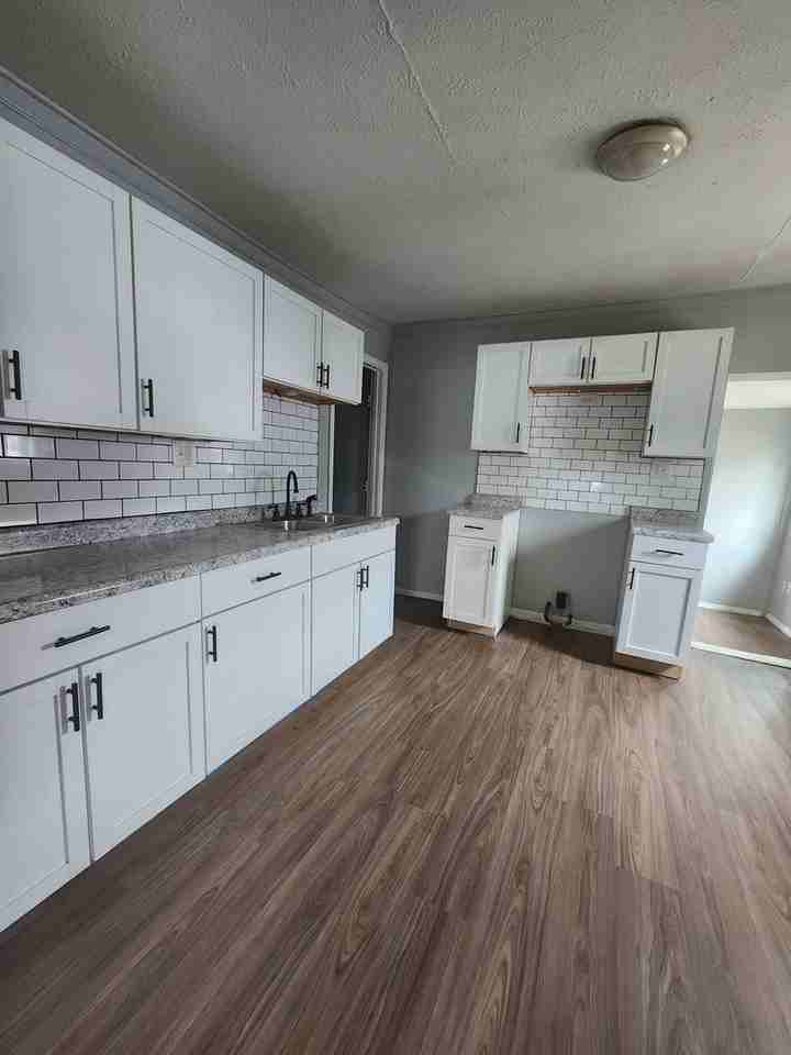 820 Hilock Rd - Photo 2 of 11