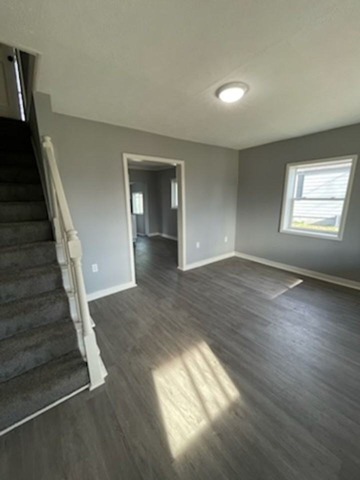 820 Hilock Rd - Photo 3 of 11