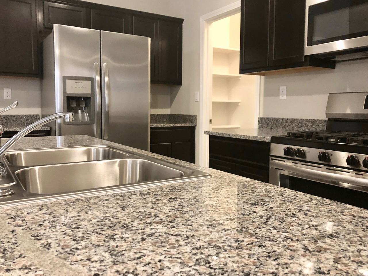 4151 Summit Park Rd Ne - Photo 3 of 18