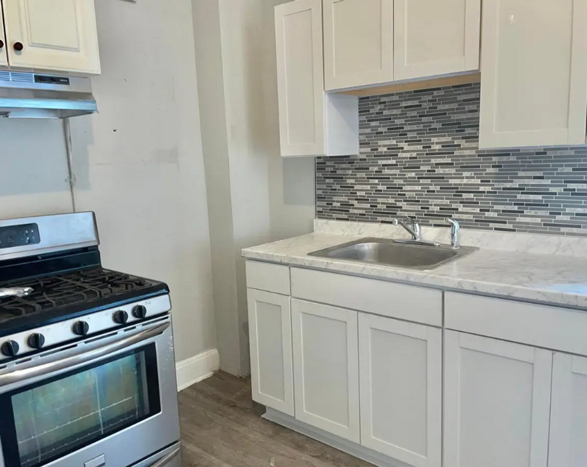 2549 Edmondson Ave - Photo 2 of 10