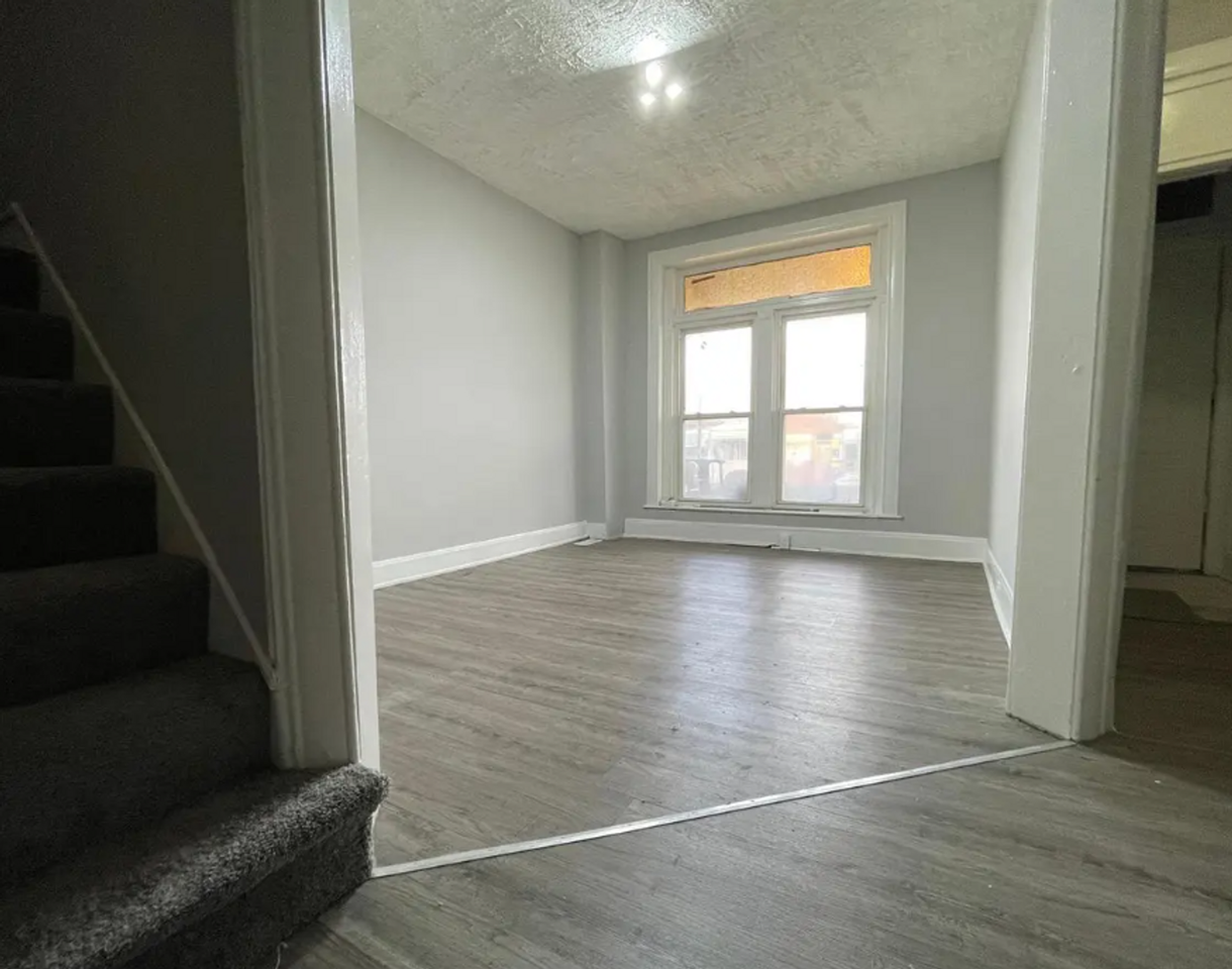 2549 Edmondson Ave - Photo 3 of 10