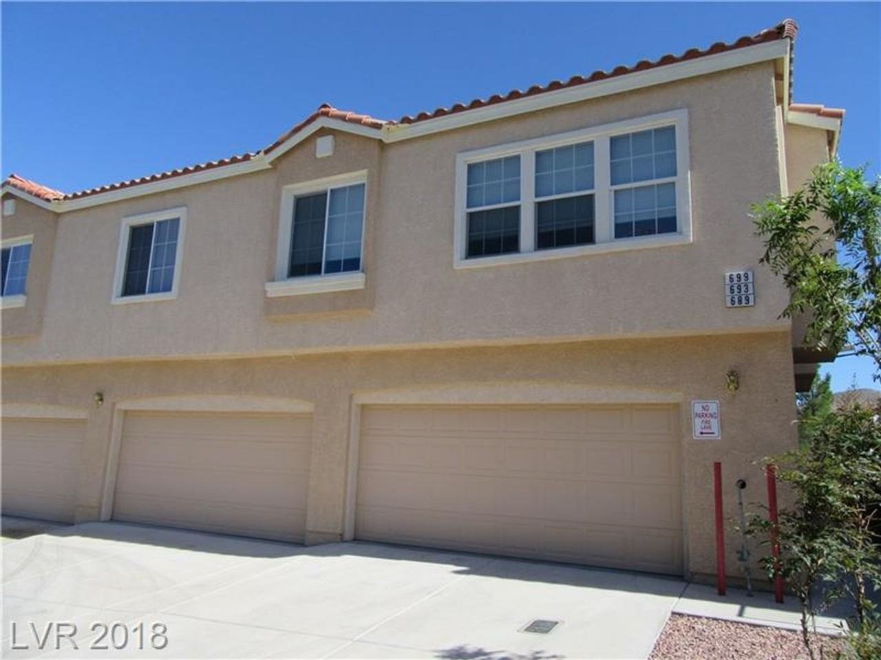 693 Bay View Dr - Photo 2 of 21