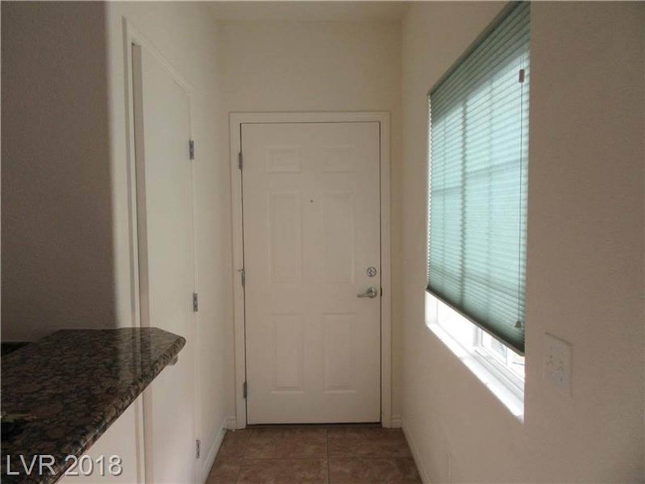693 Bay View Dr - Photo 4 of 21