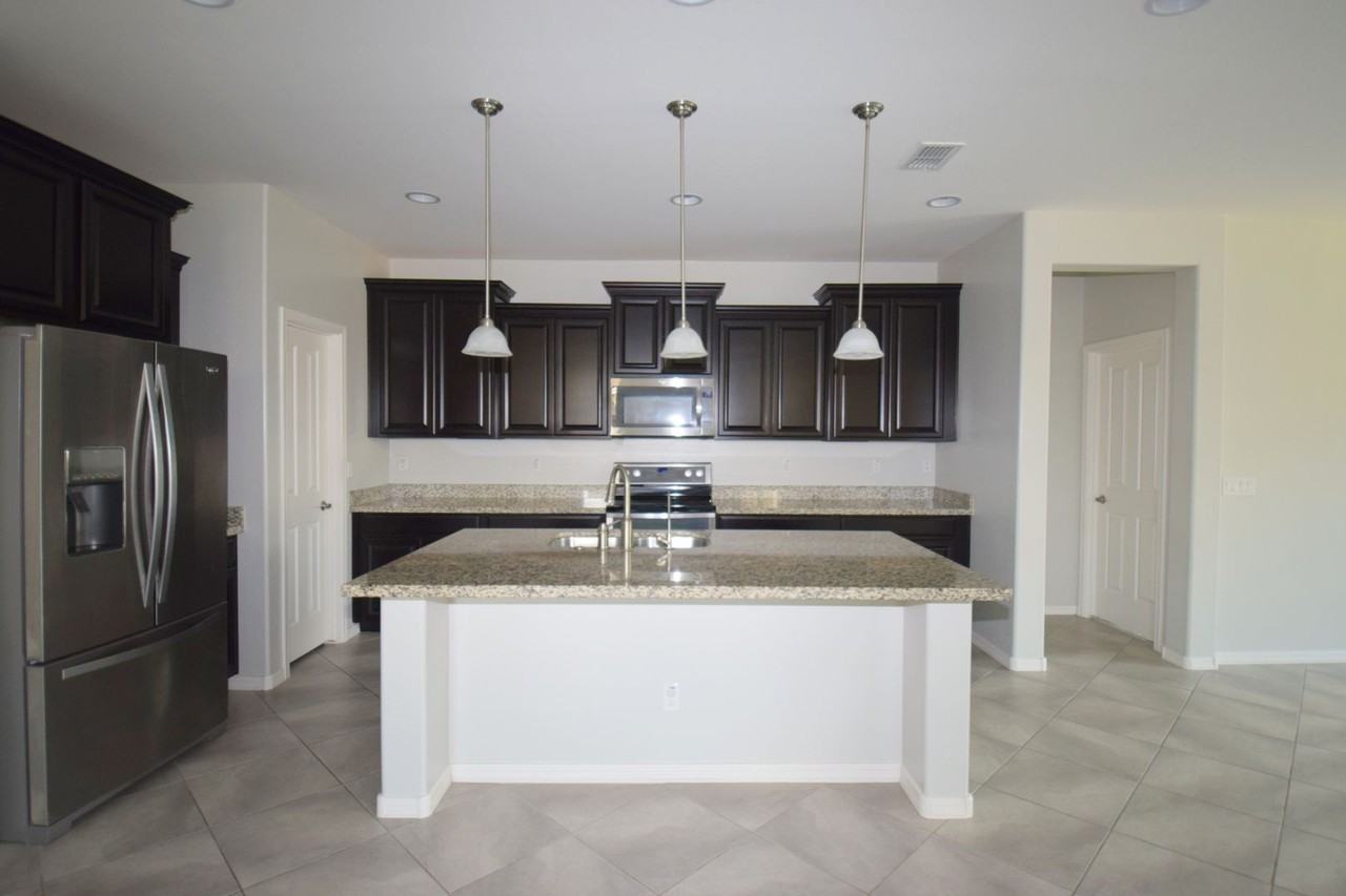 1538 E Kingbird Dr - Photo 5 of 37