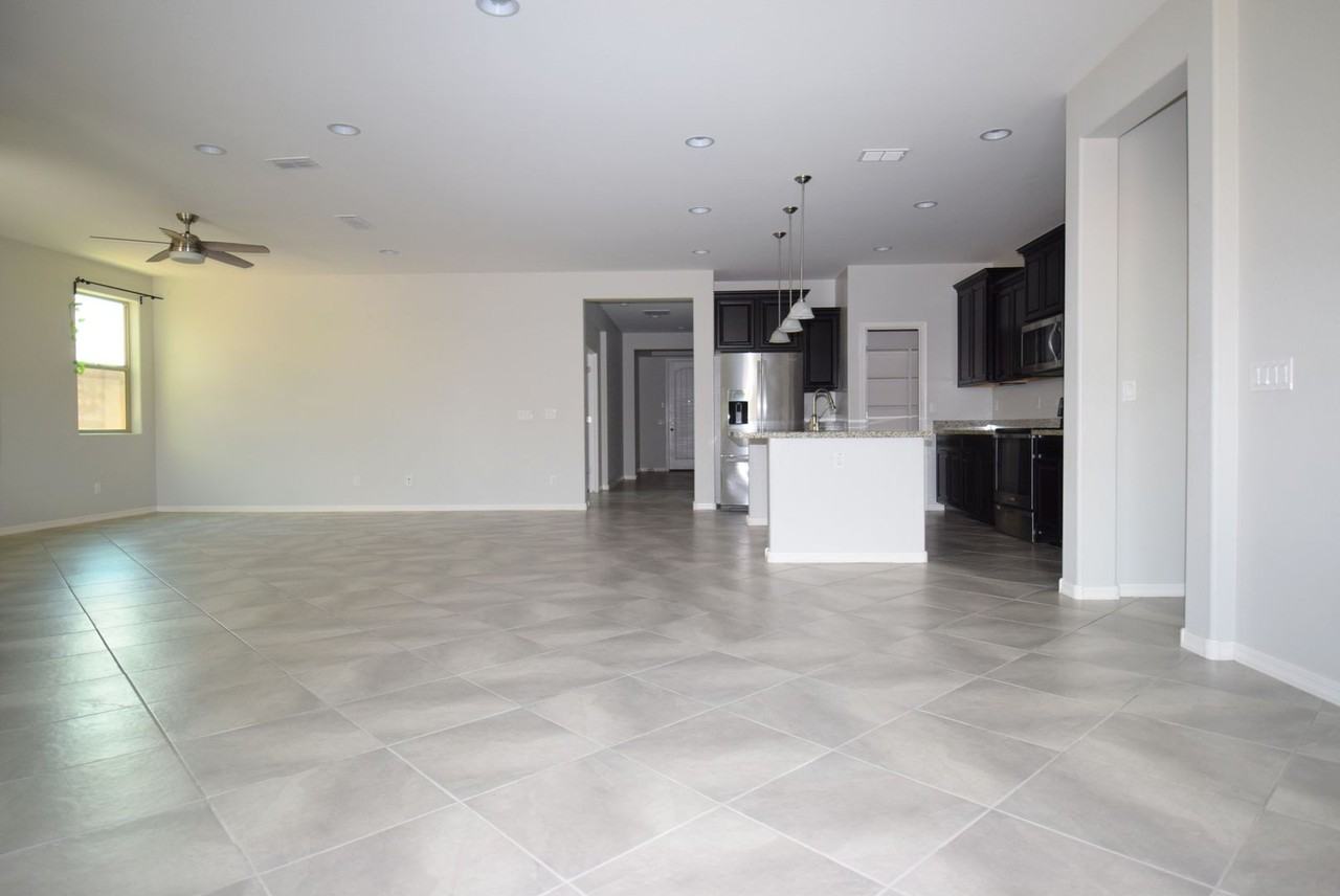 1538 E Kingbird Dr - Photo 7 of 37