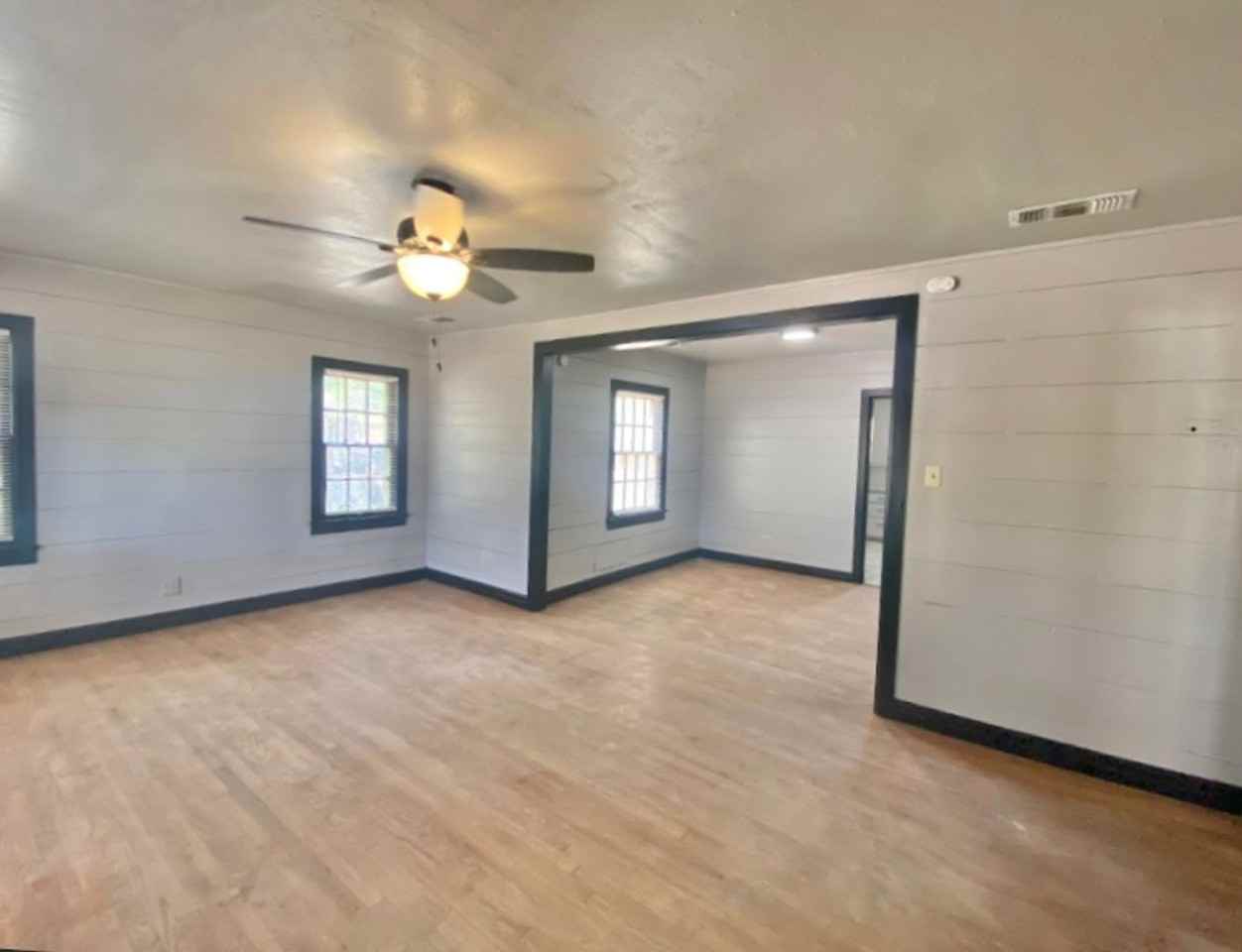 2324 28th St - Photo 3 of 11