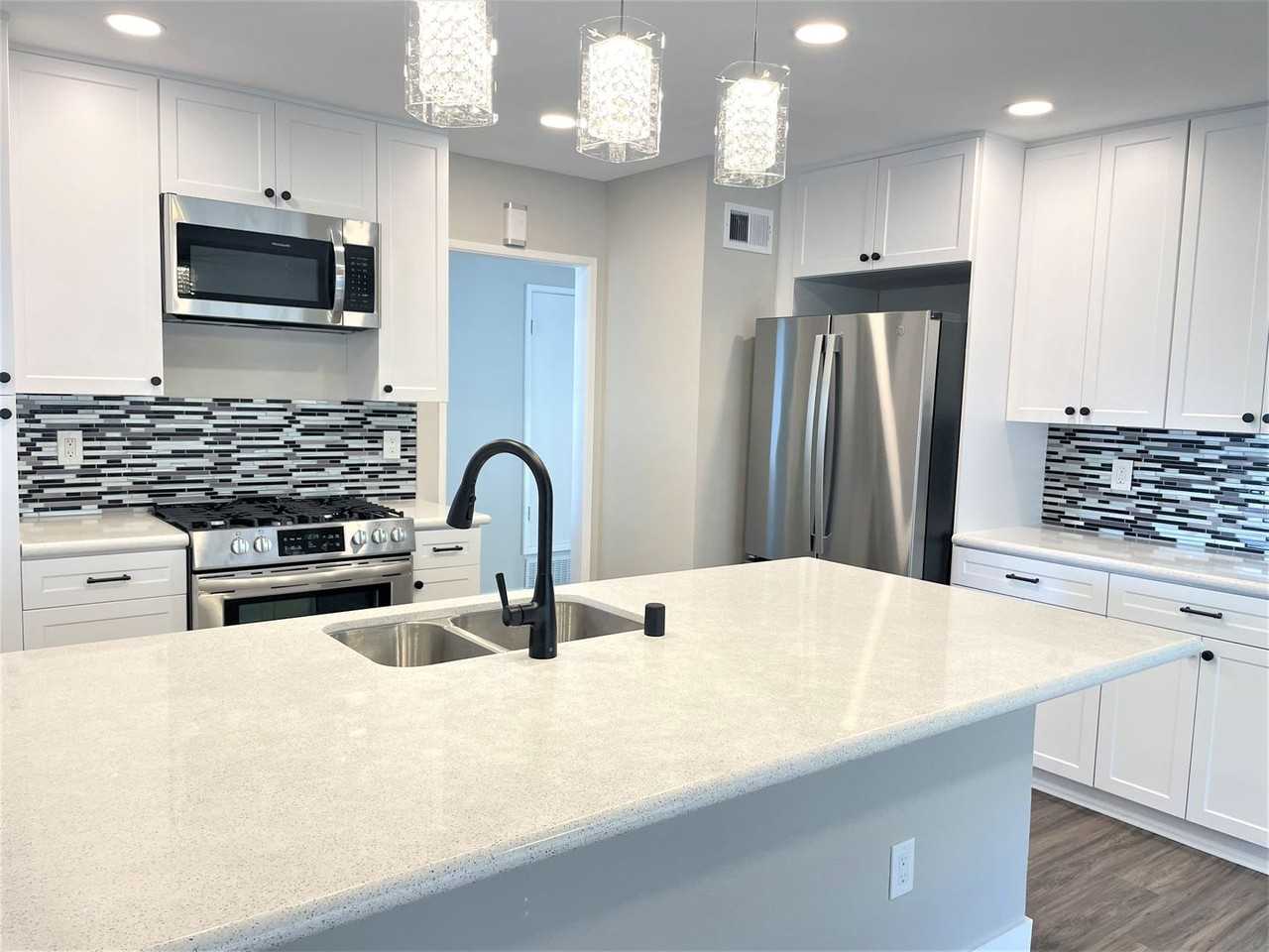 4467 Monroe St - Photo 4 of 19