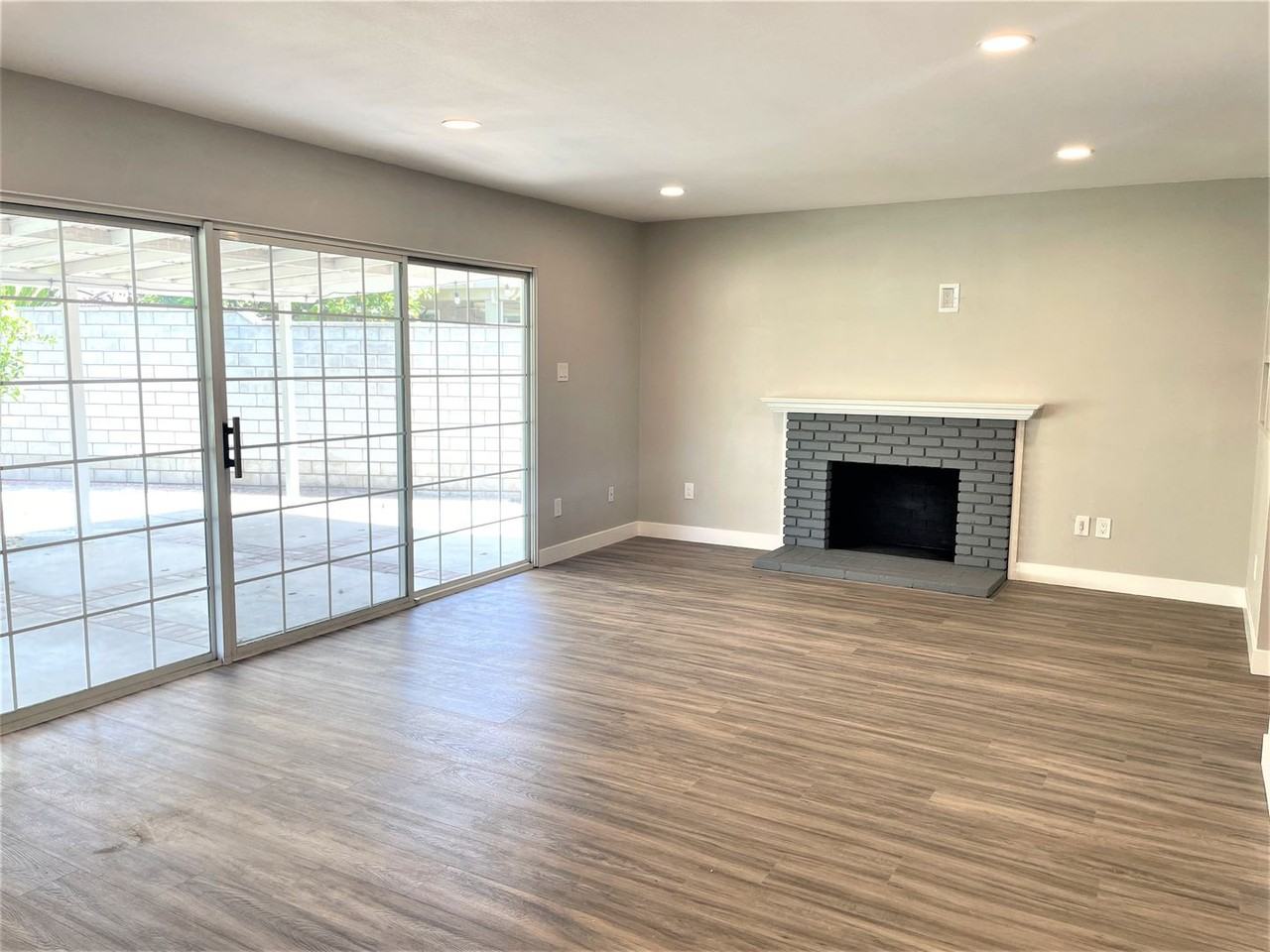 4467 Monroe St - Photo 7 of 19