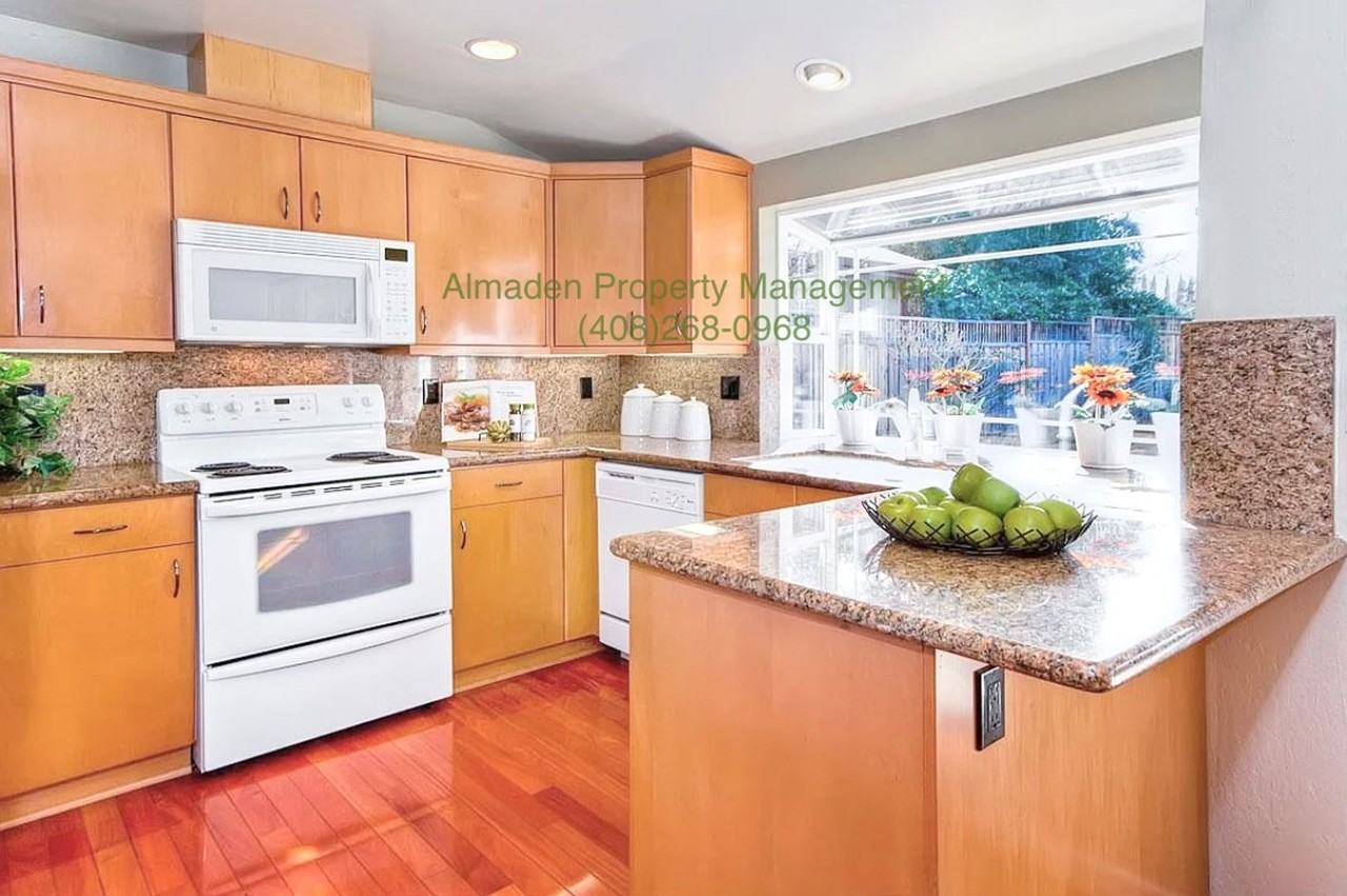 7025 Queenswood Ct - Photo 4 of 19