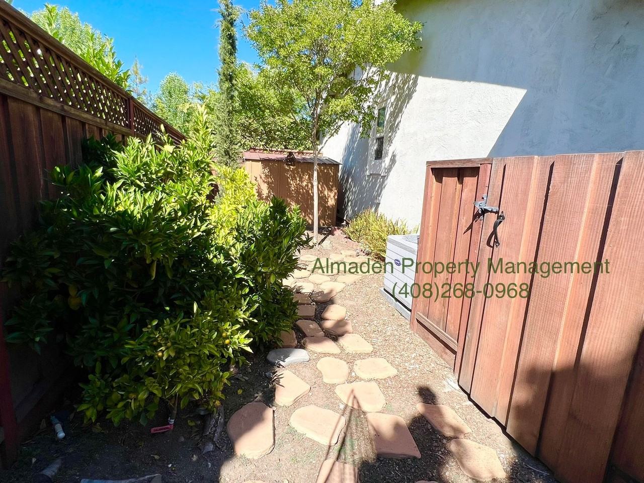 7025 Queenswood Ct - Photo 7 of 19