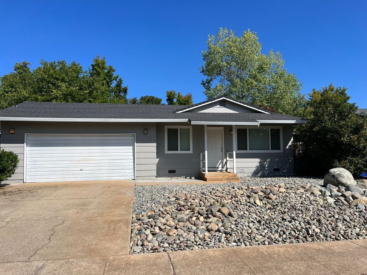 2448 Saturn Skwy - Photo 2 of 23