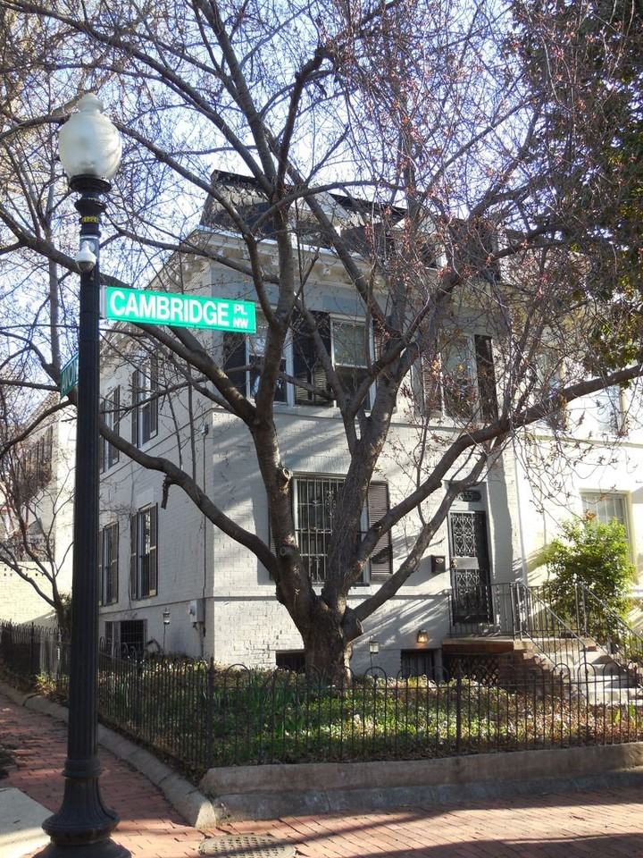 3035 Cambridge Pl Nw - Photo 2 of 26