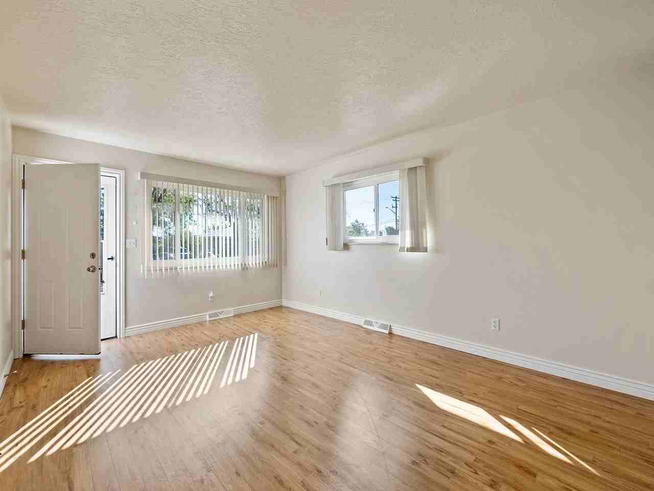 821 35th Avenue Ct - Photo 3 of 18