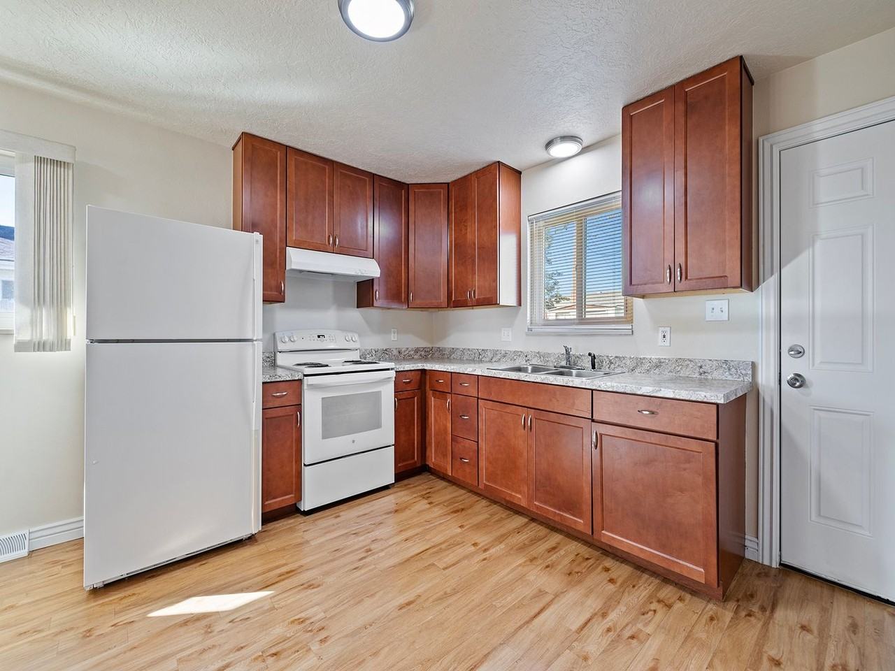821 35th Avenue Ct - Photo 7 of 18