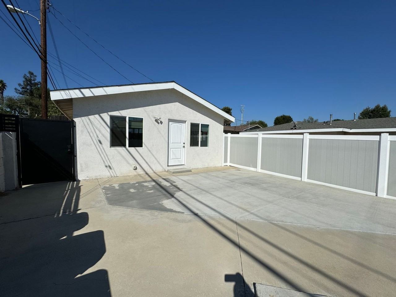 11517 Balboa Blvd - Photo 2 of 8