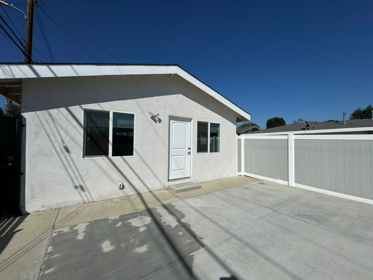 11517 Balboa Blvd - Photo 3 of 8