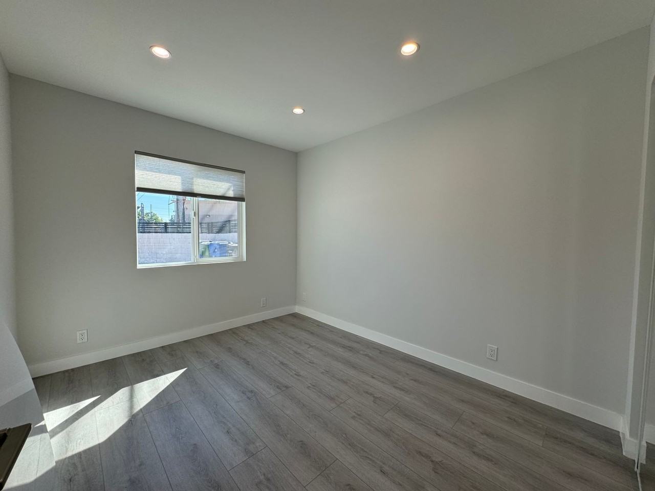 11517 Balboa Blvd - Photo 5 of 8