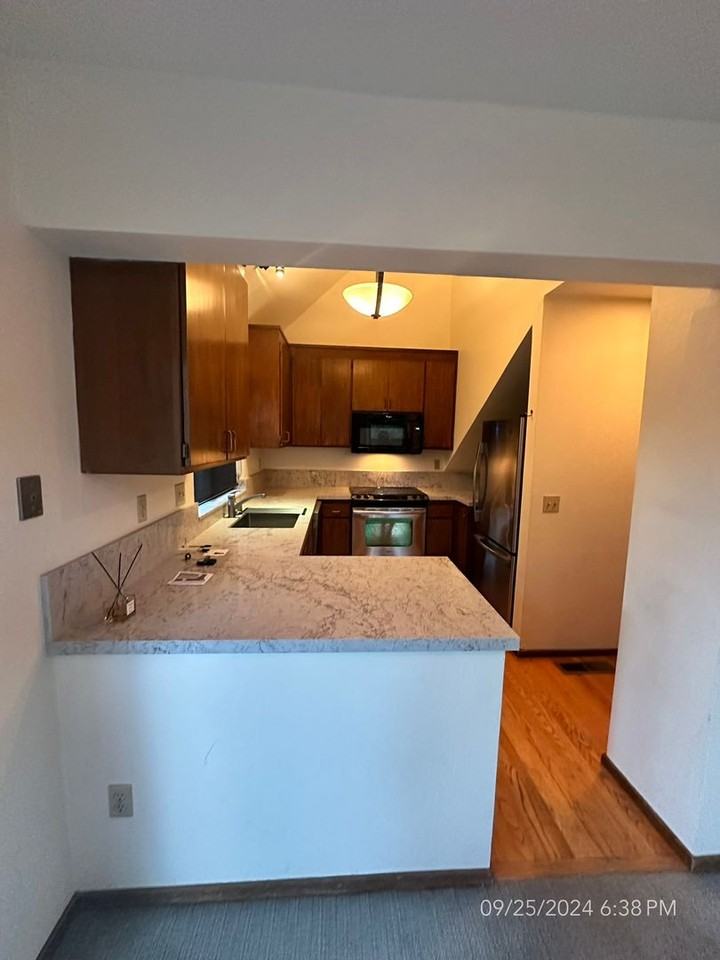 1421 Wallis Ct - Photo 3 of 17