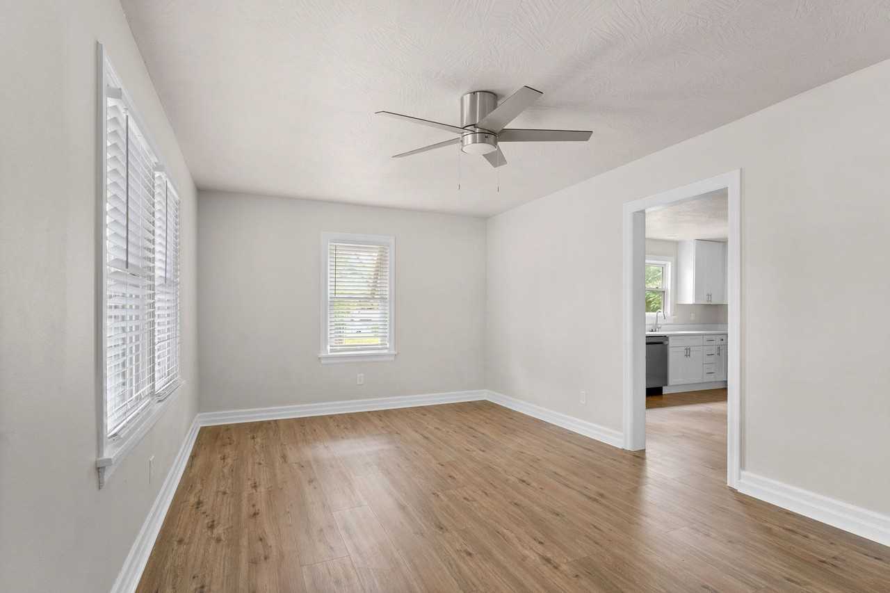 1430 S Campbell Ave - Photo 3 of 17
