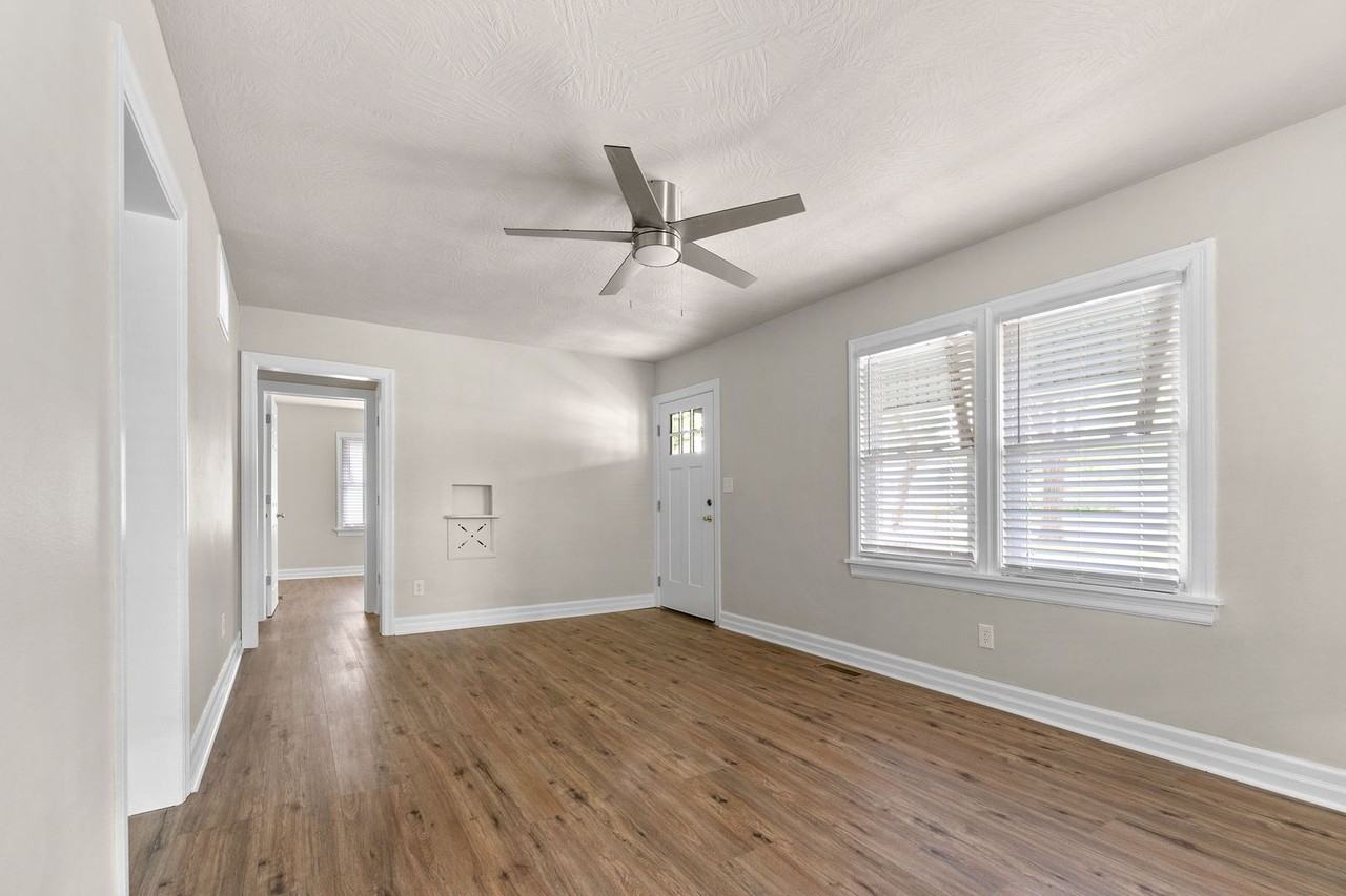 1430 S Campbell Ave - Photo 4 of 17