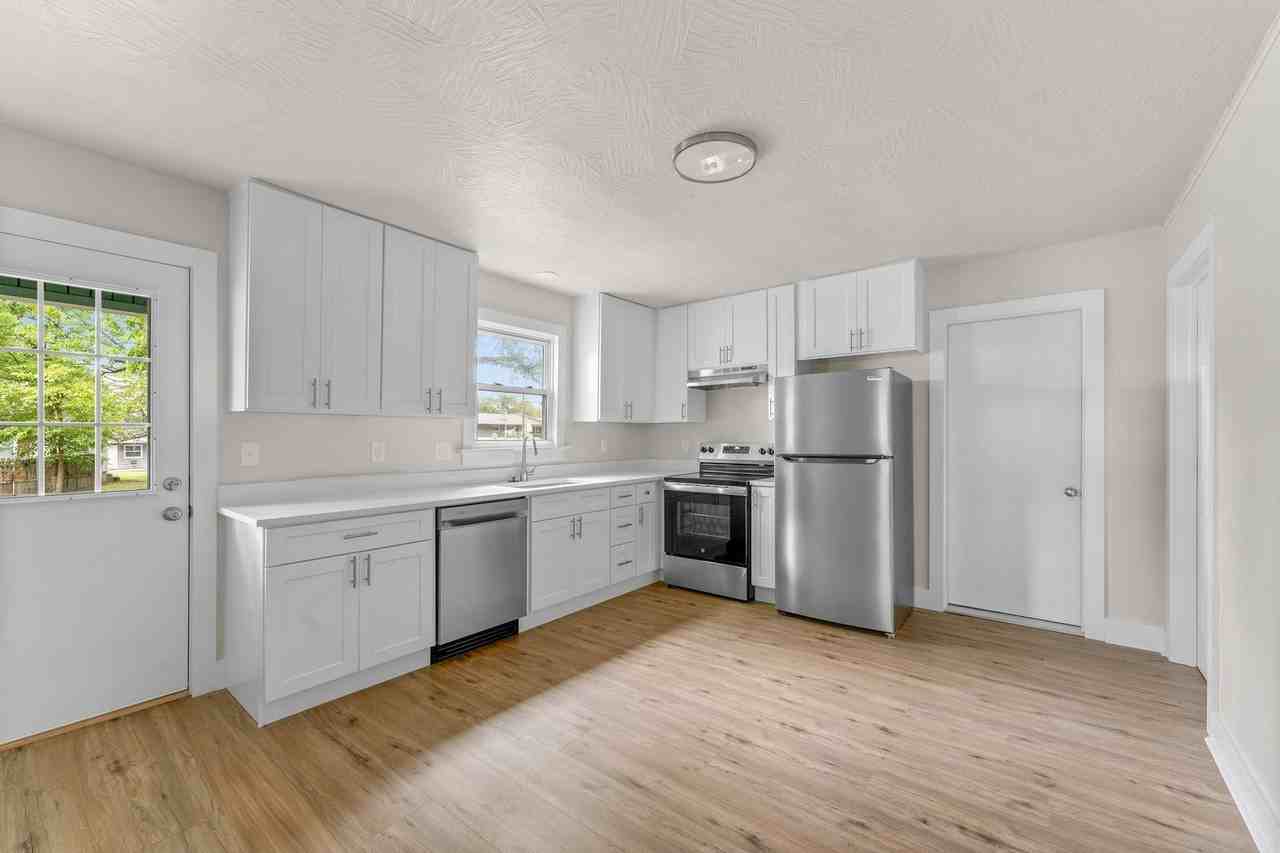 1430 S Campbell Ave - Photo 5 of 17