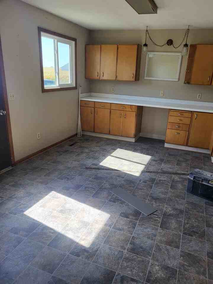 112 17th St - Photo 2 of 5