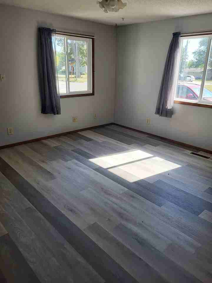 112 17th St - Photo 3 of 5
