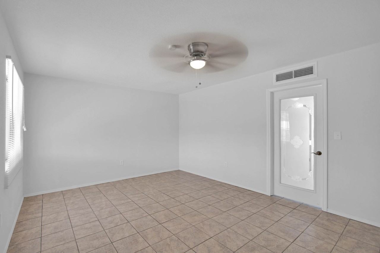 10709 Tourmaline St - Photo 3 of 20