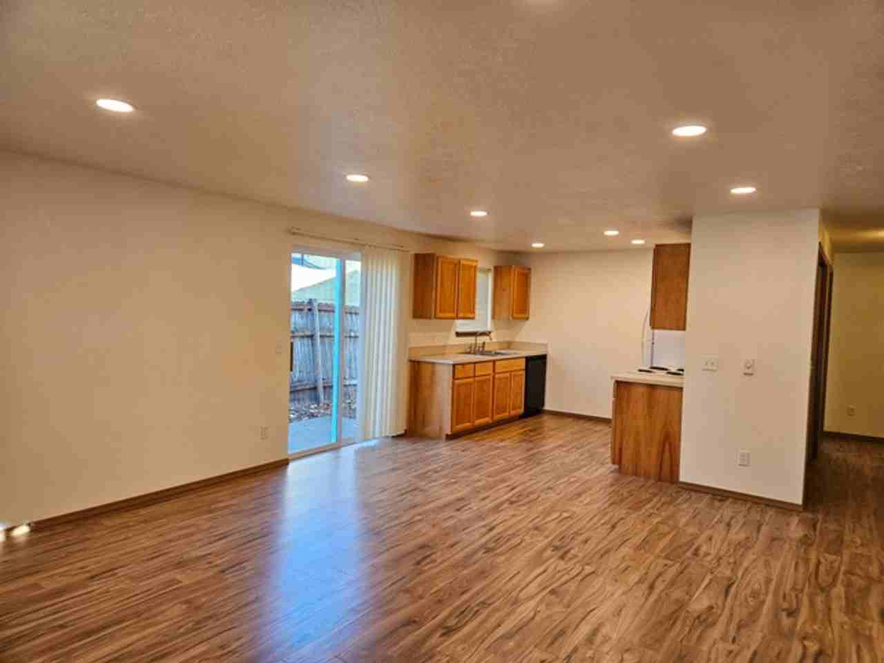 1175 Deerfield Ct - Photo 2 of 19