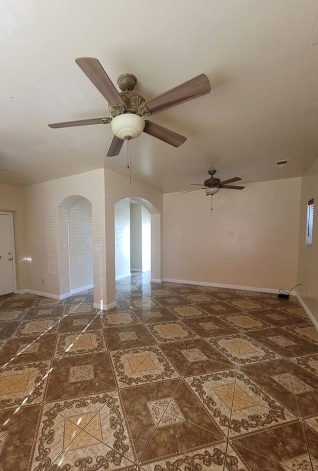 221 Isla Del Sol Dr - Photo 2 of 10