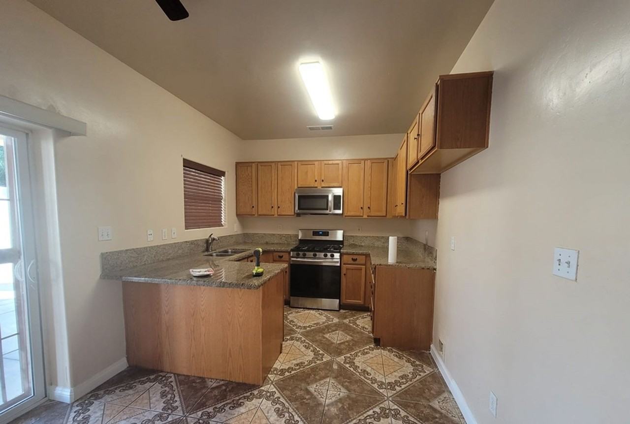 221 Isla Del Sol Dr - Photo 3 of 10