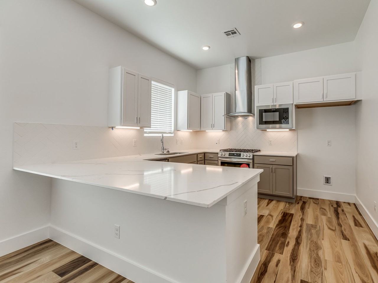2540 Nw 132nd Pl - Photo 7 of 30