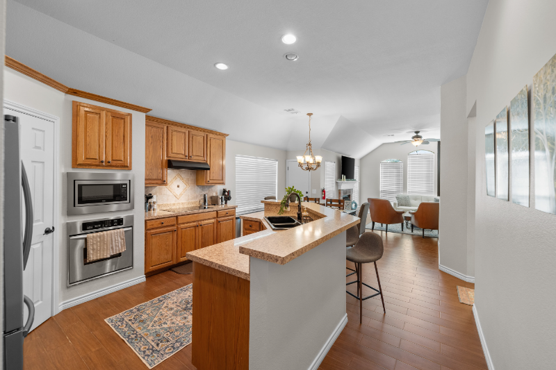 11350 Balcones Dr - Photo 4 of 32