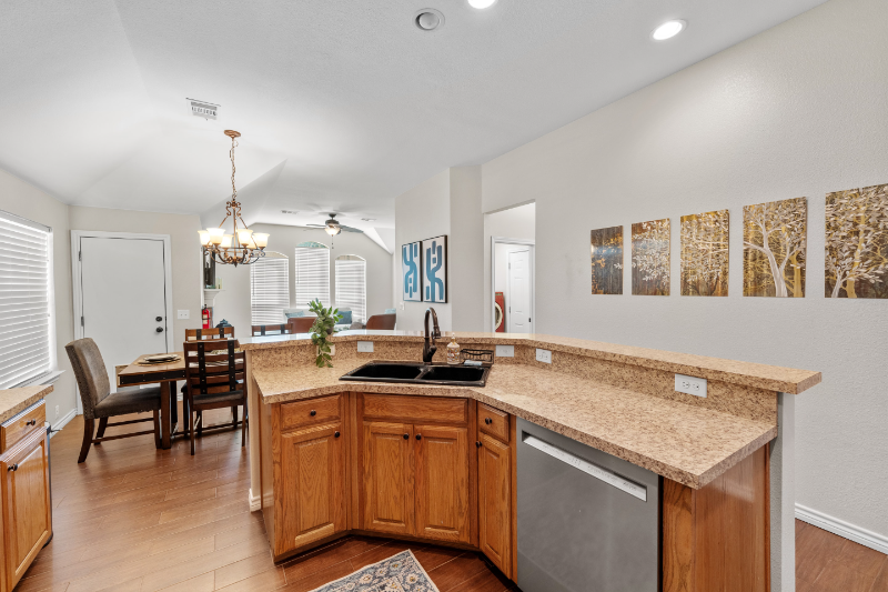 11350 Balcones Dr - Photo 7 of 32