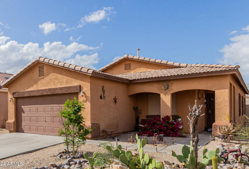 1476 E Avenida Grande - Photo 2 of 28