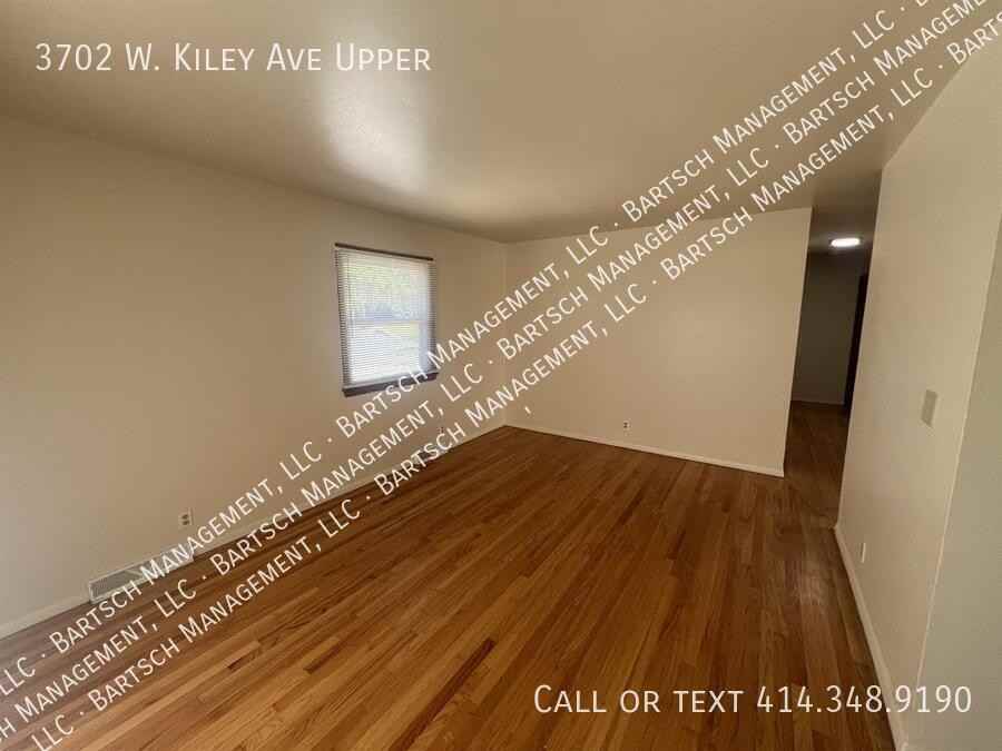 3702 W Kiley Ave Uppr - Photo 2 of 9