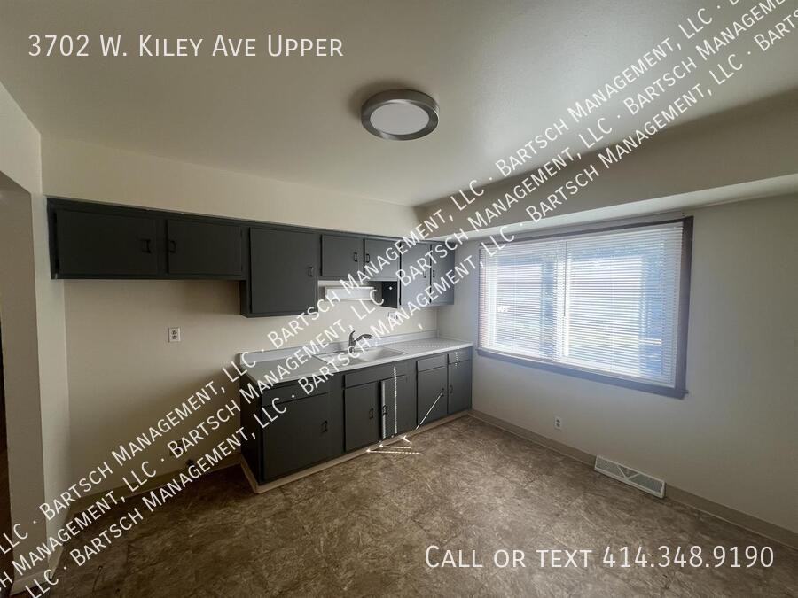 3702 W Kiley Ave Uppr - Photo 3 of 9