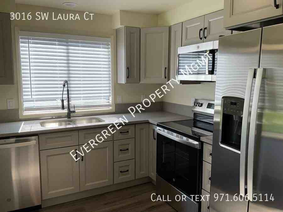 3016 Sw Laura Ct - Photo 3 of 18
