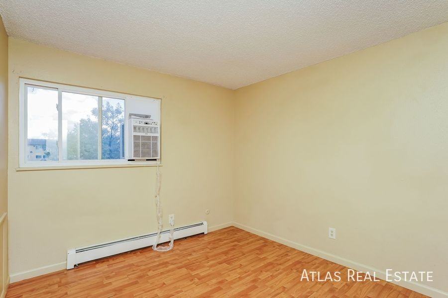 4245 Loomis Ave #4 - Photo 7 of 17