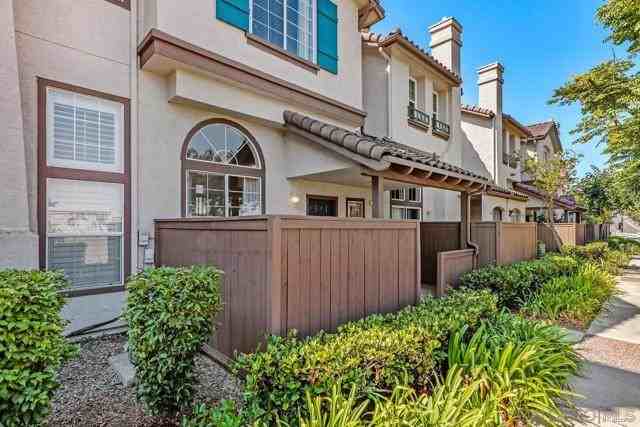 10118 Wateridge Cir #10118 - Photo 2 of 32