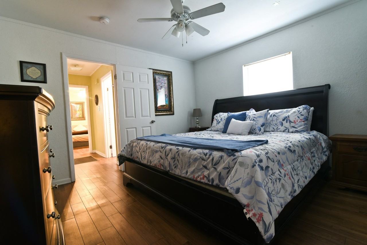 427 Pelican Ave - Photo 2 of 6