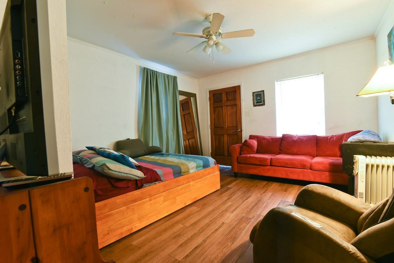 427 Pelican Ave - Photo 3 of 6