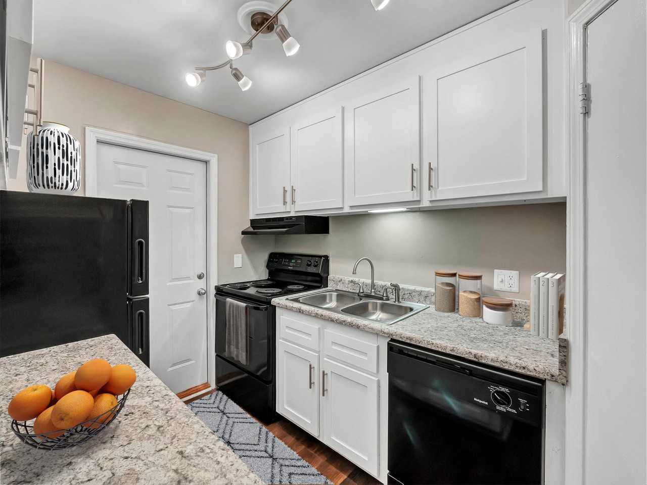 Redmond Chase Apartment Homes - Photo 2 of 33