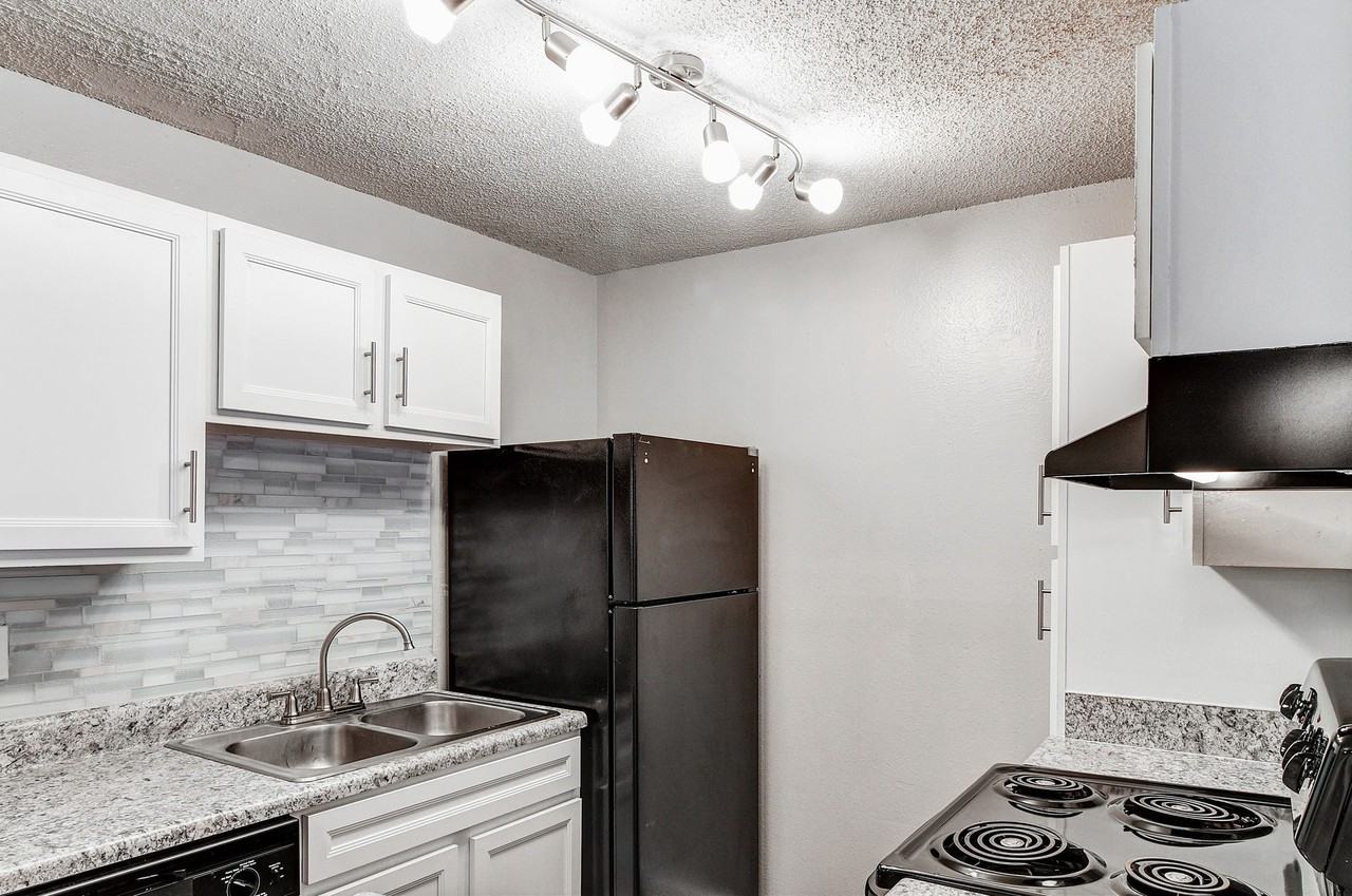 Gregory Lane Apartments - Photo 6 of 30