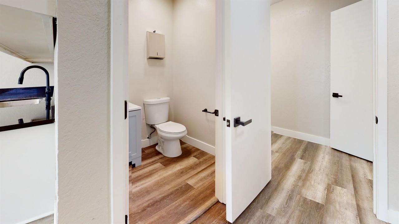 CA-0428 {1300 West Street} - Photo 3 of 46