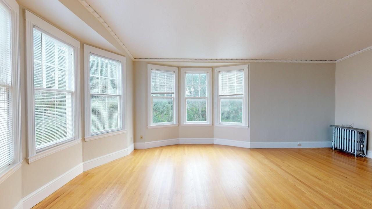 895 31st Avenue - Photo 2 of 15