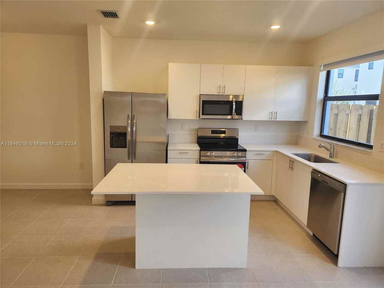 12867 Sw 232nd Ln #12867 - Photo 3 of 8