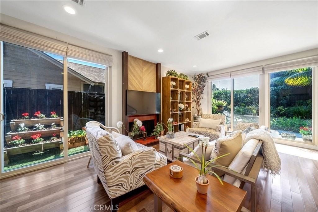 335 Cypress Dr - Photo 6 of 10