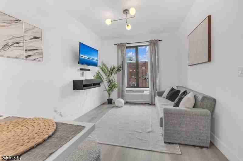 925 E Jersey St #622 - Photo 4 of 10