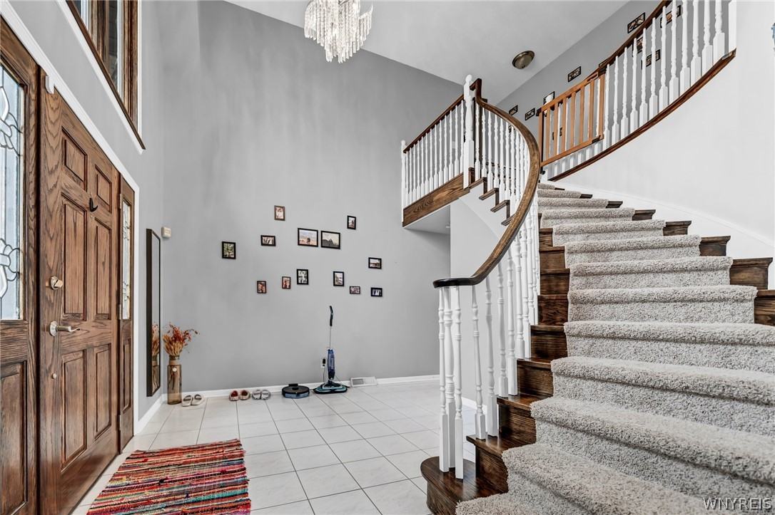 705 Raymond Dr - Photo 2 of 26